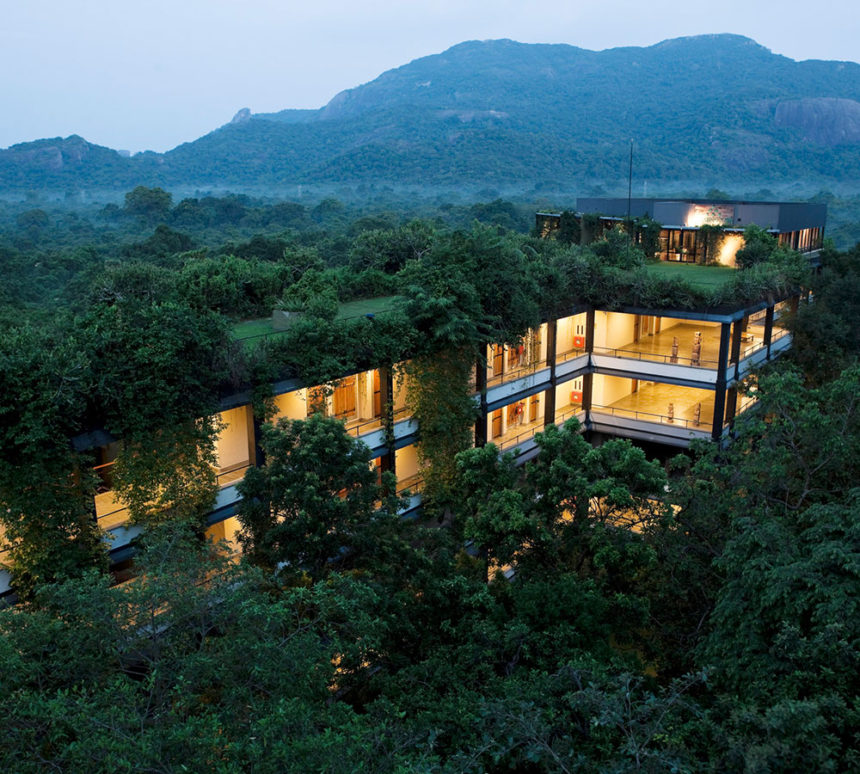 スリランカのジャングルに溶け込む異才建築家バワの最高傑作に泊まる 