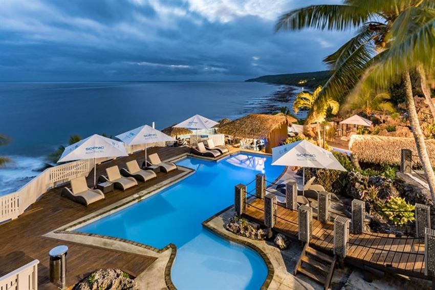 ザトウクジラと泳げる世界でも数少ないシーニック マタヴァイ リゾート