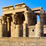 コムオンボの観光Temple of Kom Ombo with pillars