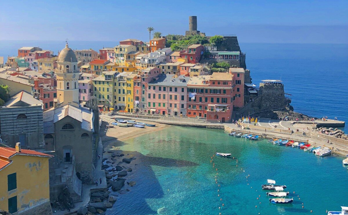 イタリア絶景の美しい村の代表チンクエテッレ