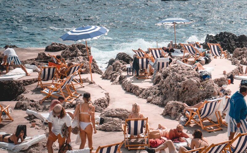 イタリアでのドルチェヴィータは夏の地中海から