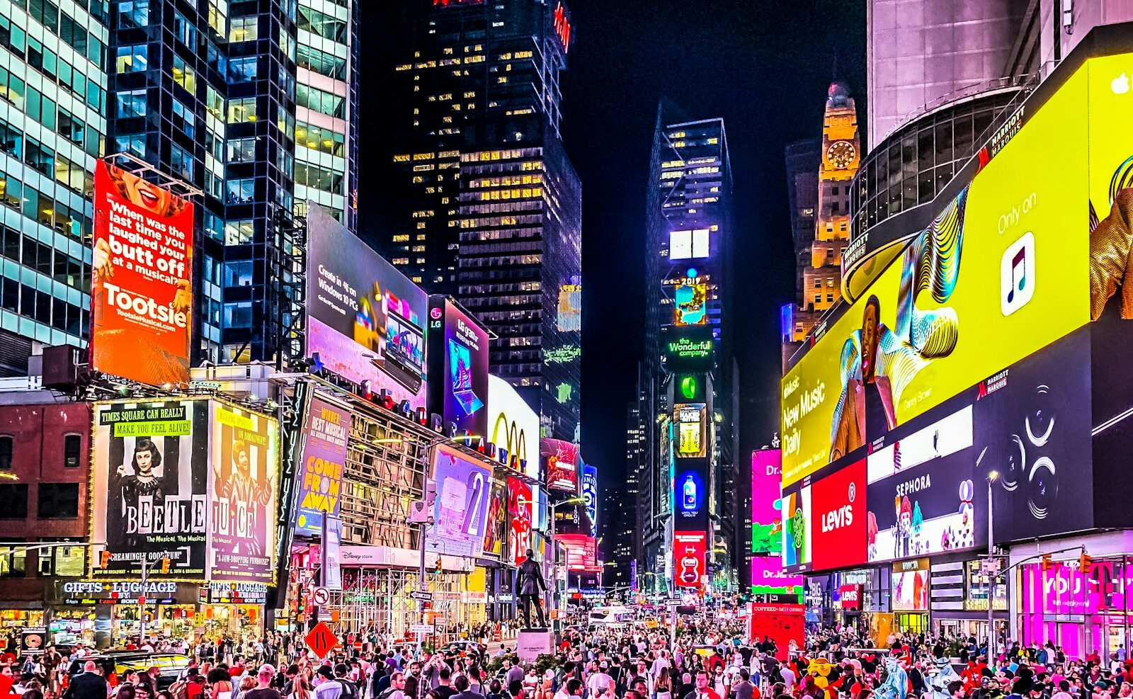 タイムズスクエアのネオンは絶対外せないNYCの絶景