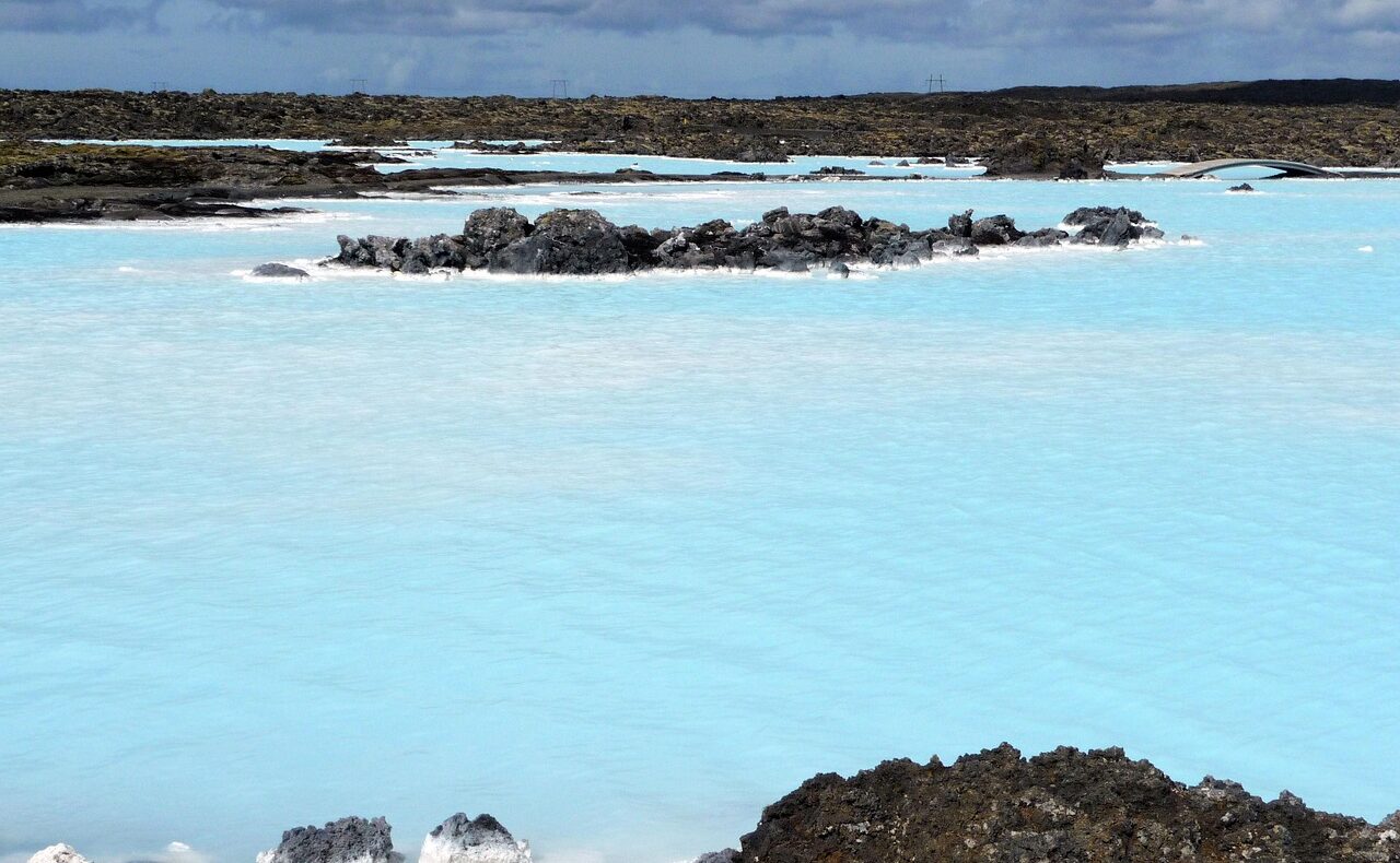 ブルーラグーンで温泉に浸かる。
