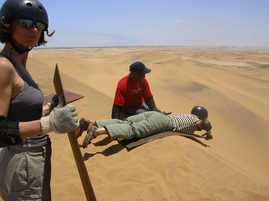 スワコプムントは、ナミブ砂漠で大西洋に面したナミビアで二番目に大きな街