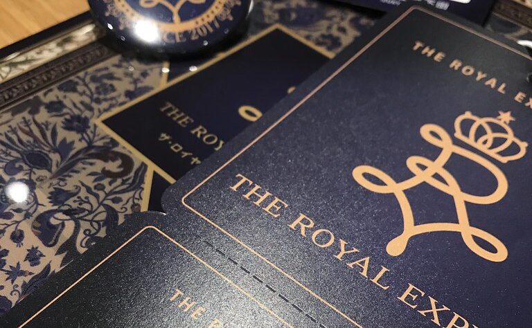 ザロイヤルエキスプレスは旅の栞も豪華で一流。