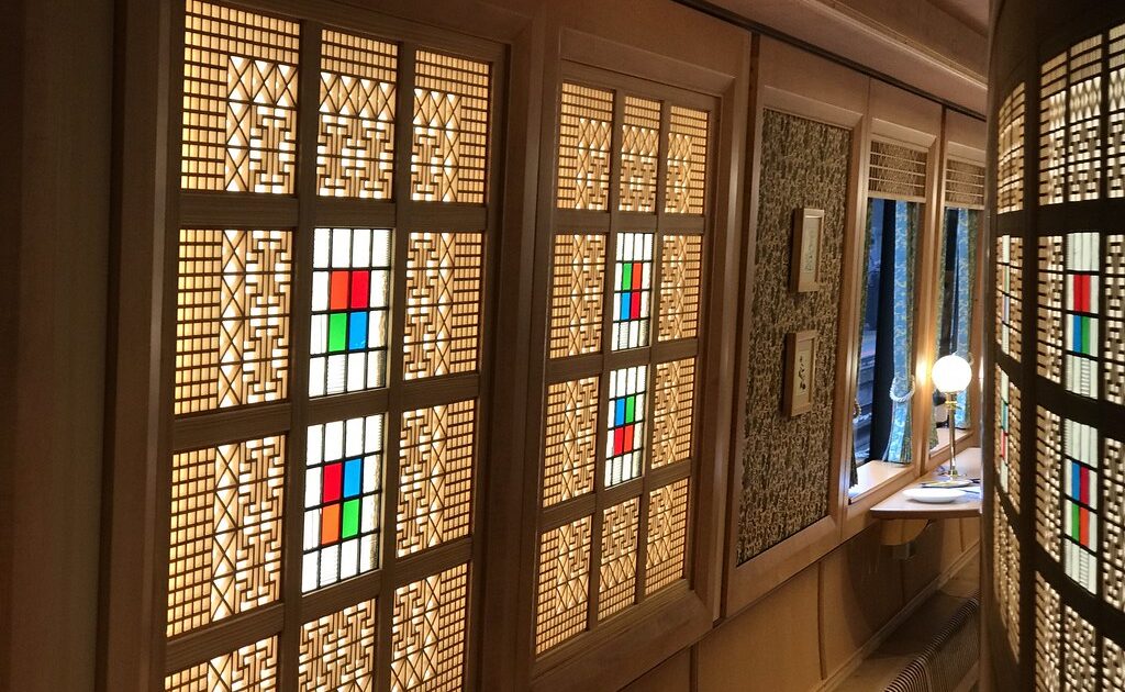 沿線地域の工芸作品。