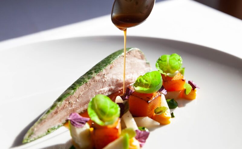 動く美食レストランザロイヤルエキスプレスのだいにんぐかーで味わうフレンチ。