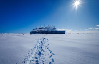 南極クルーズ、秘境、エクスペディションは、最新のエコシップ（環境配慮型船）で快適に行けるようになり、人気が沸騰。