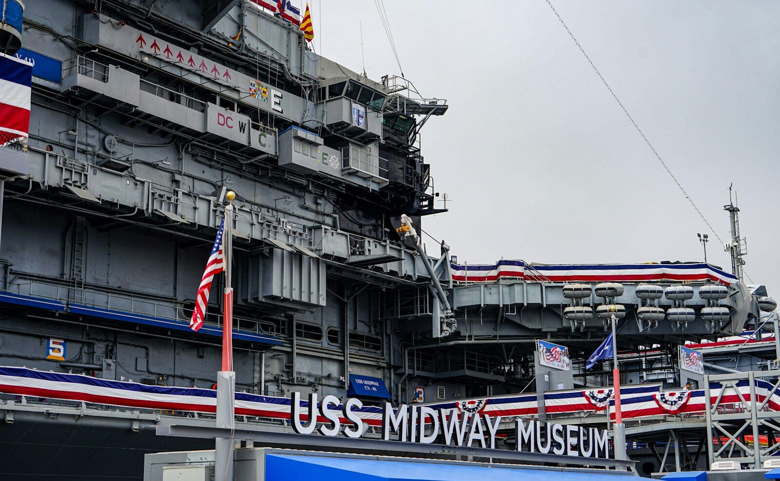 ミッドウェイ博物館はサンディエゴの象徴。