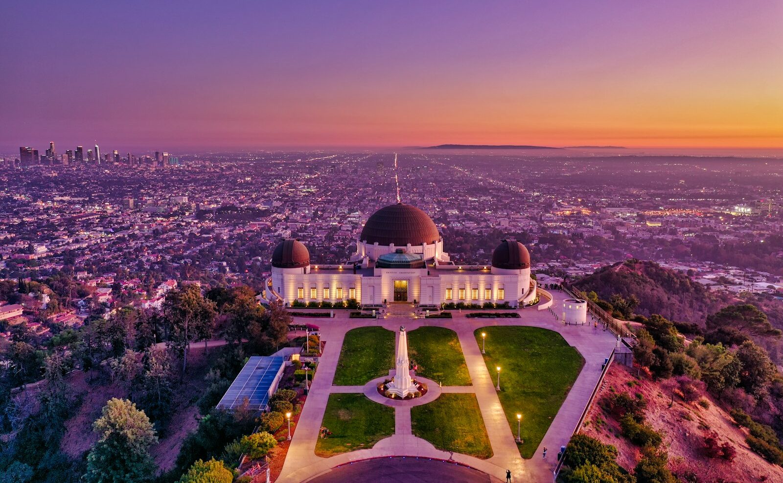 グリフィス天文台はロサンゼルスの夜景の名所＆ララランドロケ地。