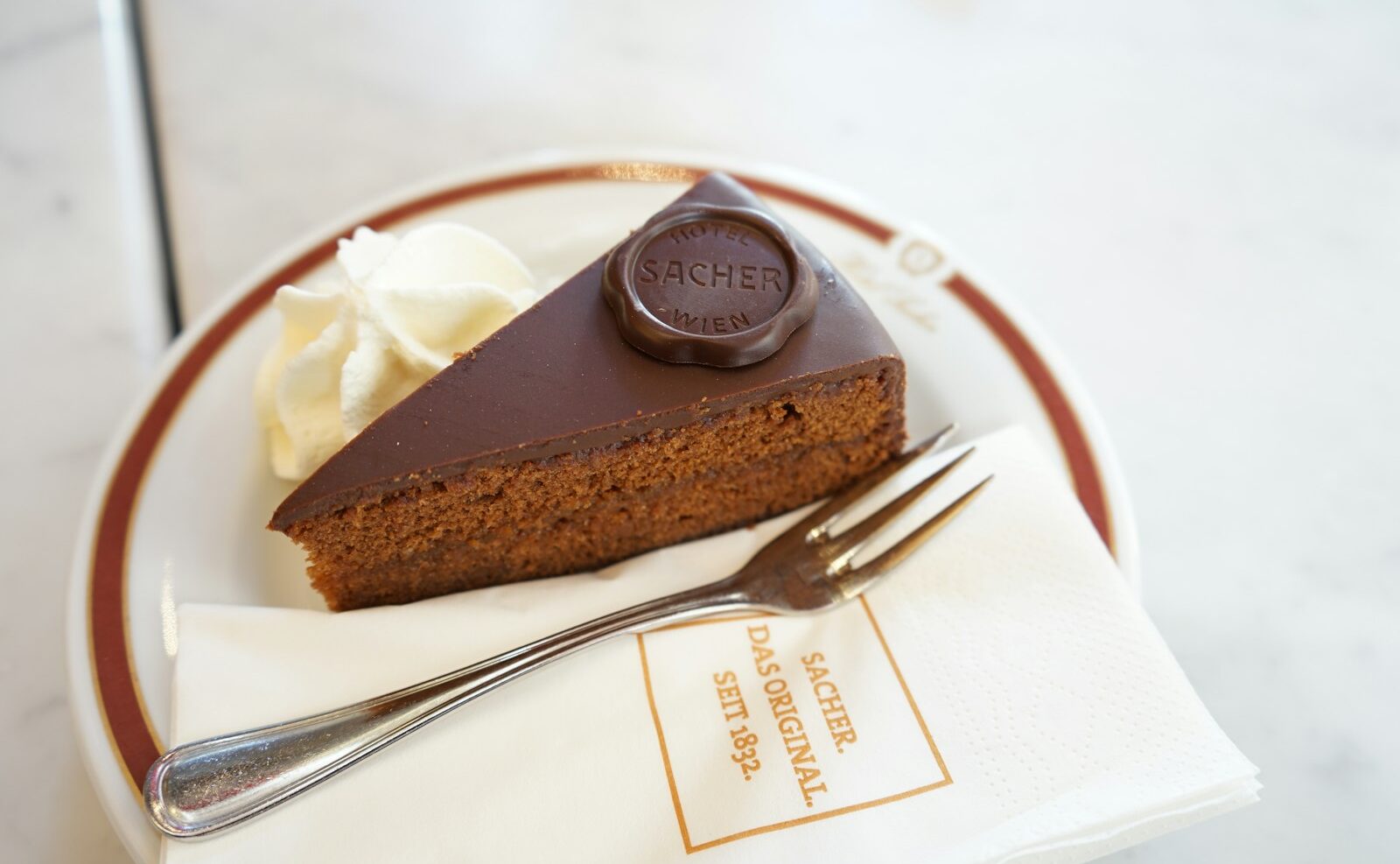 ウィーン王室御用達のザッハトルテ