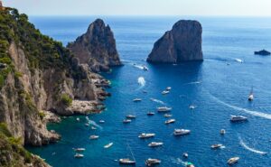 かつて皇帝や詩人の保養地だったリゾート島カプリ