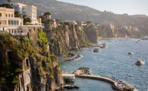 白い壁と柑橘類の天国、芸術の街ソレント